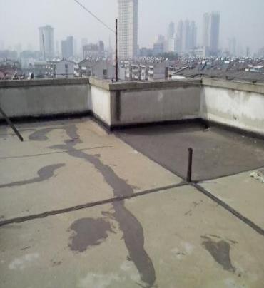 鲅鱼圈漏水维修 楼顶漏水是什么原因，楼顶漏水维修方法是什么?